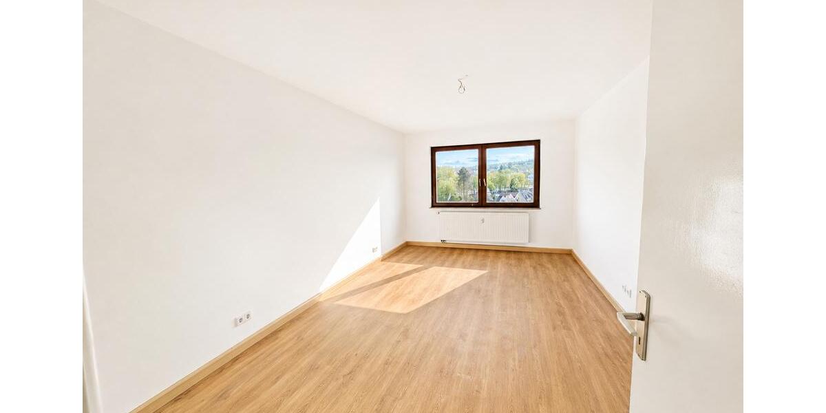 Etagenwohnung Würzburg Heuchelhof - 3 Zimmer, 81 m&sup2;, 1.130&euro; | Angebot:26619266
