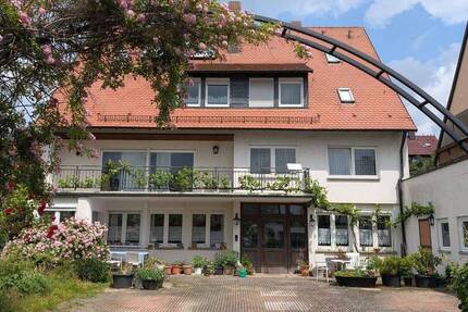 Investition 3 Wohnungen und 5 EinZimmerappartements